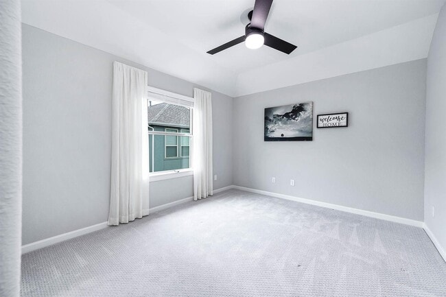 Building Photo - 2022 Groveland Glen Dr