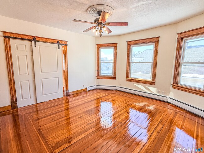 Building Photo - 162 Jubilee St