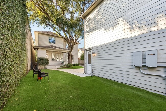 Building Photo - 1226 Heights Blvd