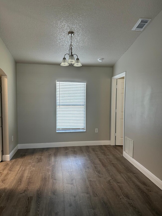 Building Photo - 790 Gillen Ave NW