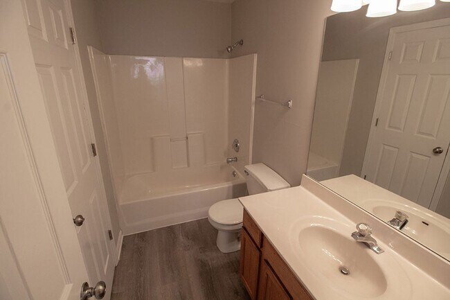 Building Photo - Affordable 3 Bedroom Duplex