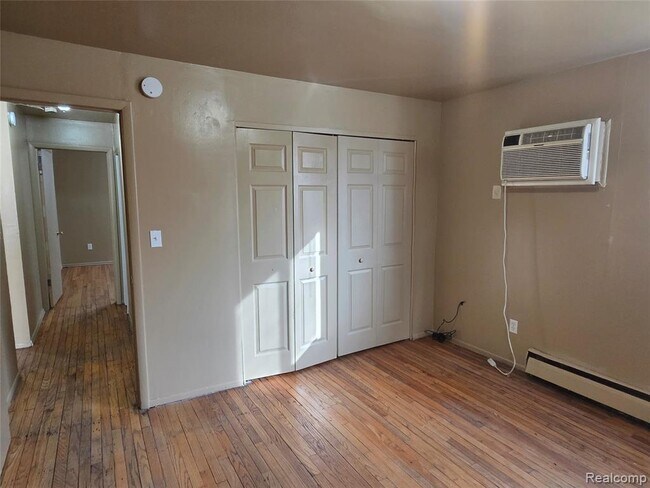 Building Photo - 15080 Greenfield Rd