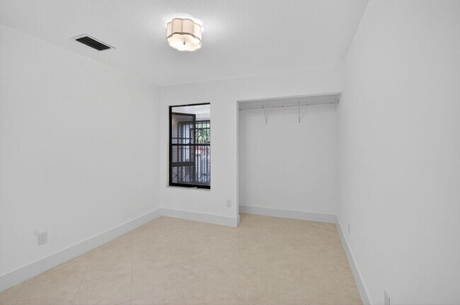 Building Photo - 29 Fawlkland Cir