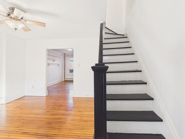 Building Photo - Adorable Single Family on Penn St