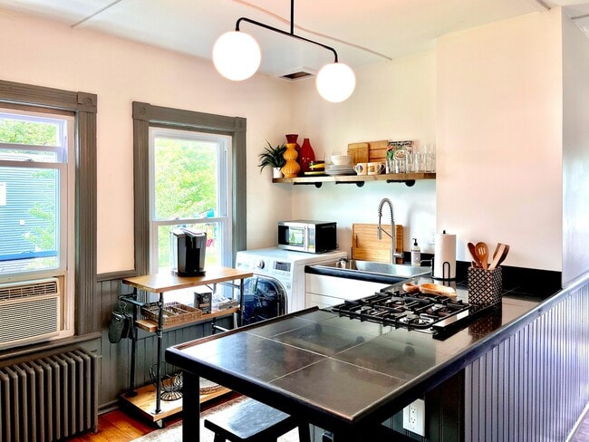 Building Photo - 710 3rd Ave