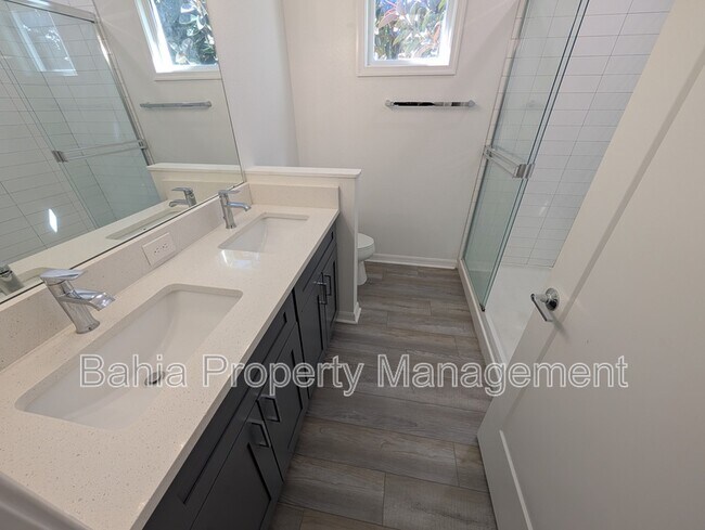 Building Photo - 1707 E Columbus Dr