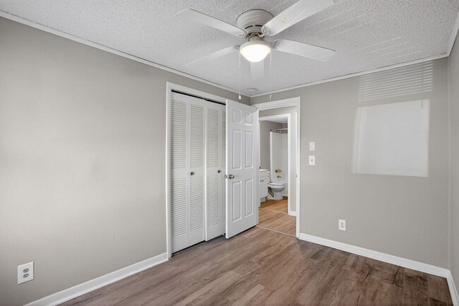 Building Photo - 47499 Southampton Dr