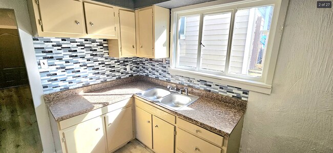 Building Photo - Spacious 5-Bedroom Bellevue Home with Sunroom & Massive Backyard