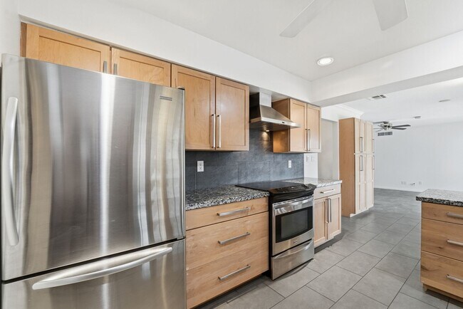 Building Photo - Welcome to this beautiful 4-bedroom, 3-bathroom home in Tempe Arizona!