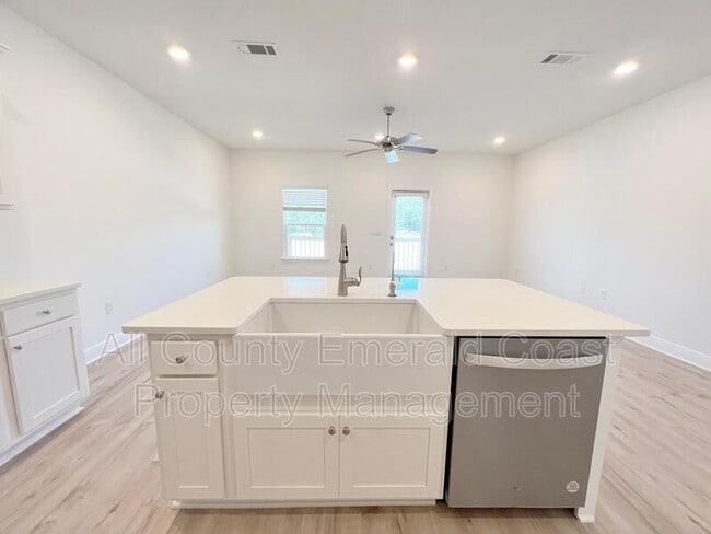 Building Photo - 10 Redbird Lp