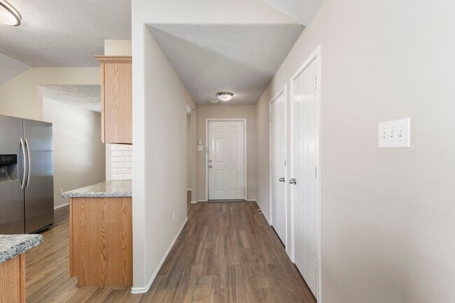 Building Photo - 31 Bark Bend Pl