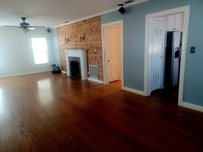 Building Photo - 1817 Ardath Ave