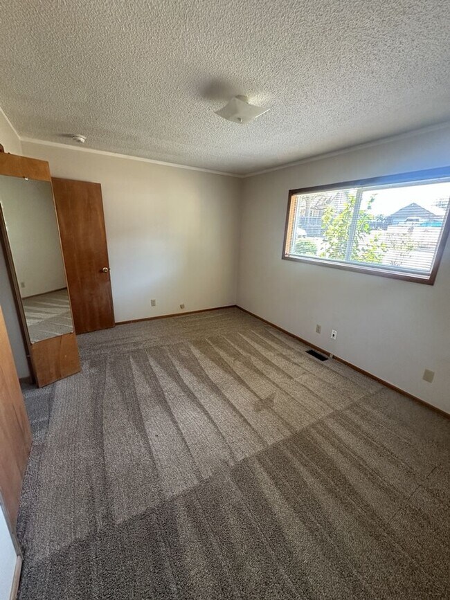 Building Photo - 3 Bedroom 1.5 Bath Ranch in Felida!