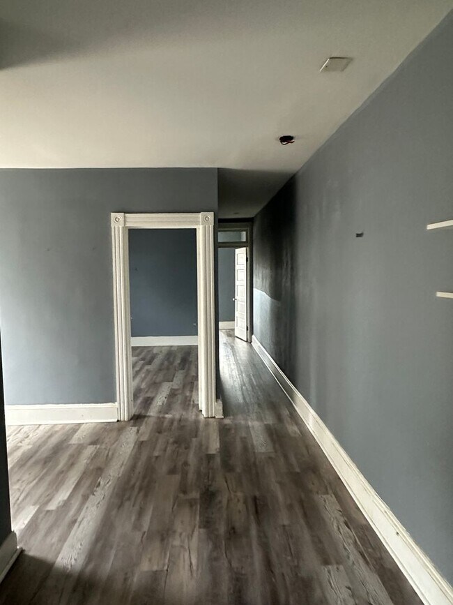 Building Photo - 2906 Grindon Ave