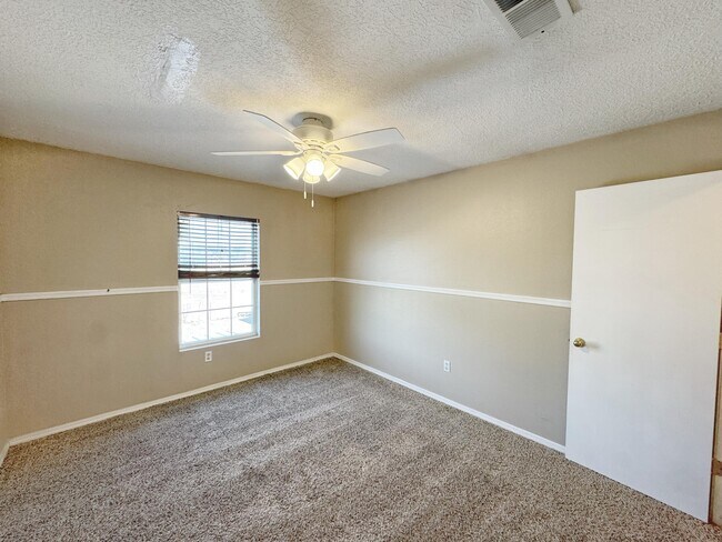 Building Photo - 9307 Vista Clara Loop NW