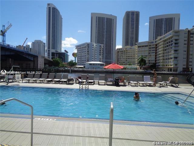 Building Photo - 2600 E Hallandale Beach Blvd