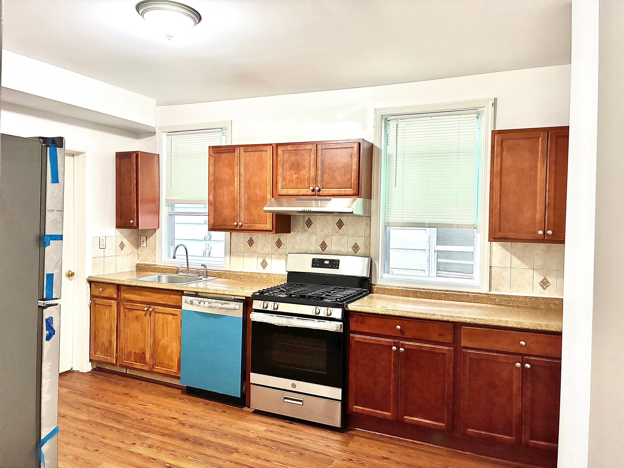 Building Photo - 261 Ridge St