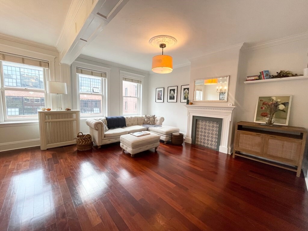 Building Photo - 146 Charles St