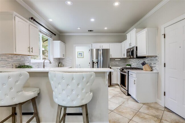 Building Photo - 5605 Creek Meadows Cove
