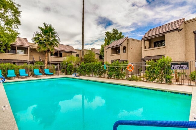 Building Photo - 5995 N 78th St