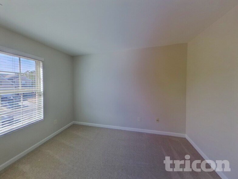 Building Photo - 438 Lake Ridge Ln