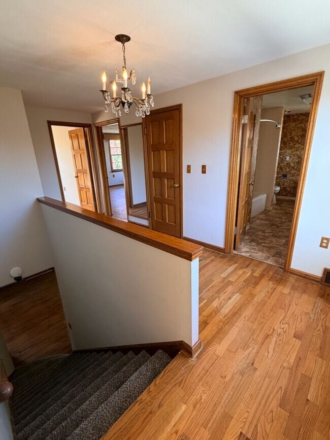 Building Photo - Located in the Historic District! 3+ beds, 1.5 bath, single garage, hardwood floors and MORE!