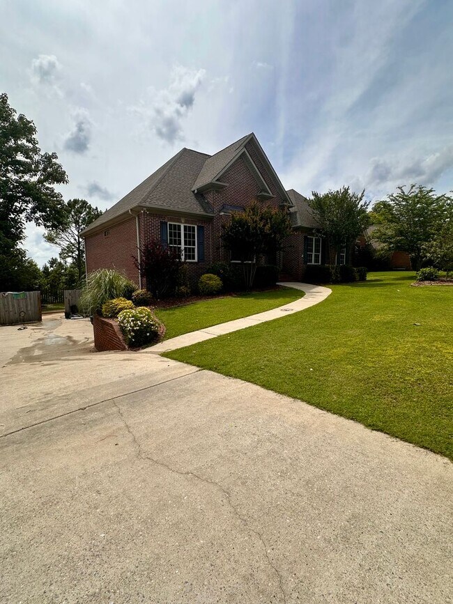 Building Photo - Coming Soon! Alabaster