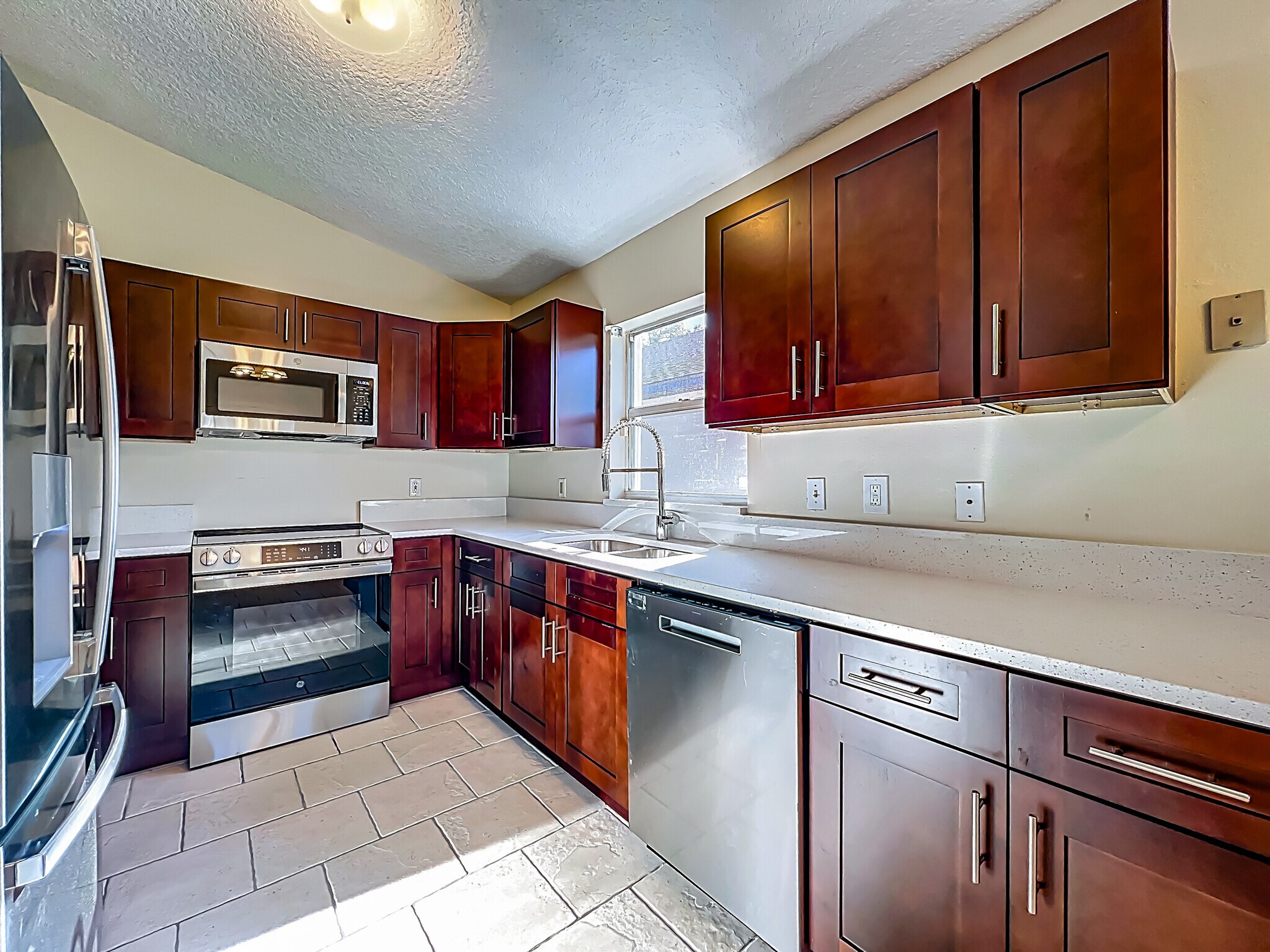 Building Photo - 1115 Naples Dr