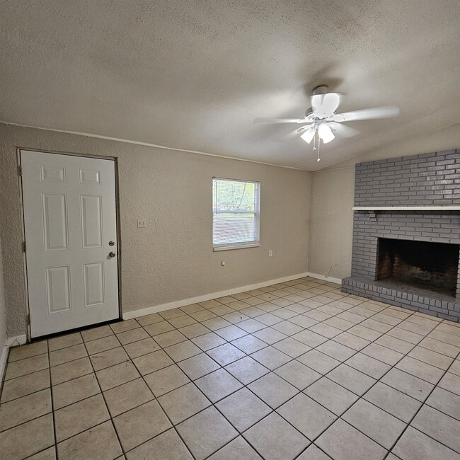 Building Photo - 1516 Majestic Ave