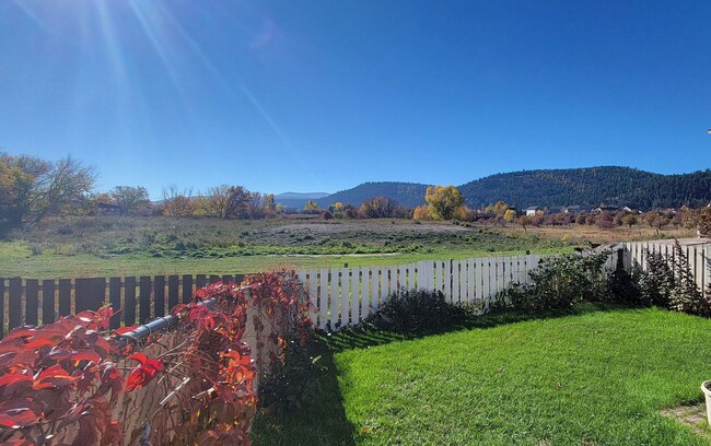 Building Photo - 3 Bed, 2.5 Bath Kalispell Townhome