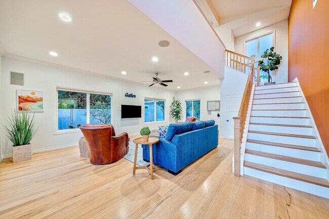 Building Photo - 1185 Tamarack Ave