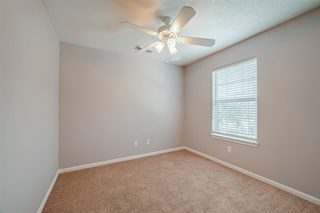 Building Photo - 206 Sydnor St