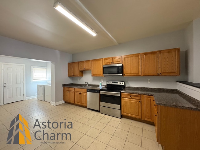 Building Photo - Bright 3 Bedroom Home with Private Basemen...