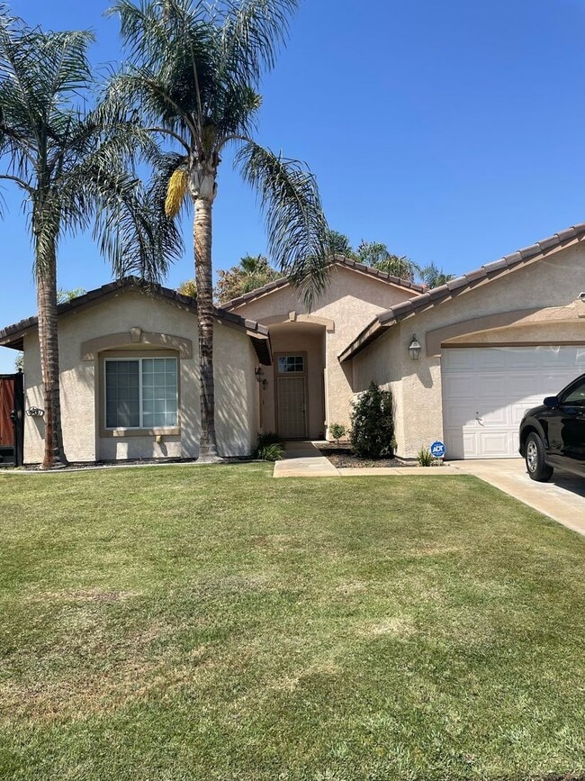 Building Photo - The Seasons Pool Home – 3 Bedroom, 2 Bathr...