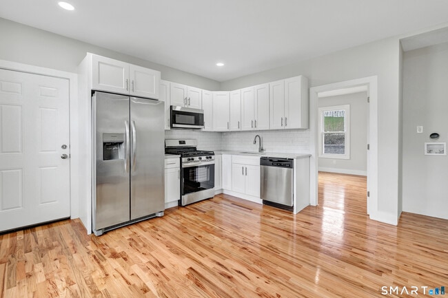 Building Photo - 10-12-12 Perry Hill Rd