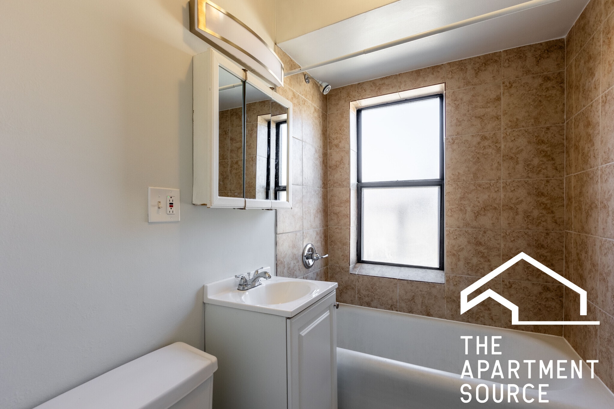 Building Photo - 4810 W Armitage Ave