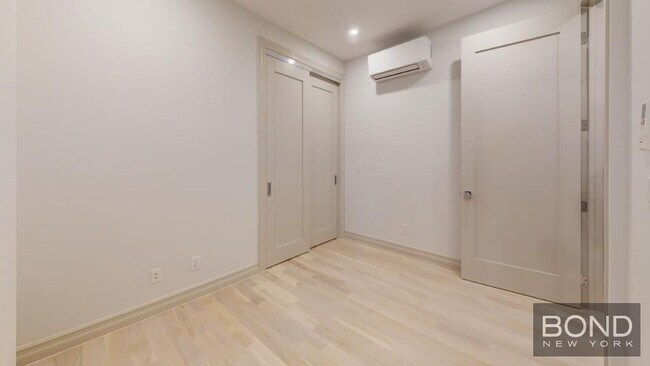 Building Photo - 250 W 91st St