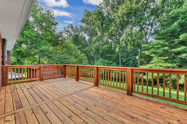 Building Photo - 613 Channell Dr