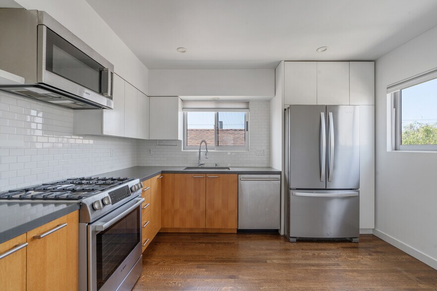Building Photo - 108 Paloma Ave