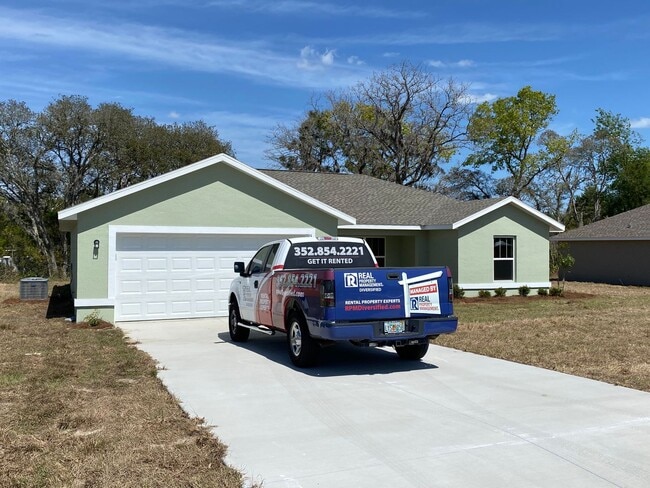 Building Photo - Custom Home - Kingsland Country Estates Desirable  4/2/2 **Won't Last**
