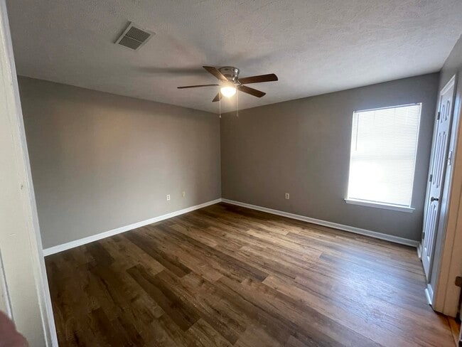 Building Photo - 570 Cherub Ct