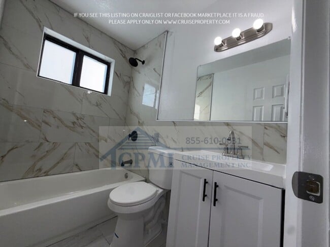 Building Photo - 323 NW 4th Ave