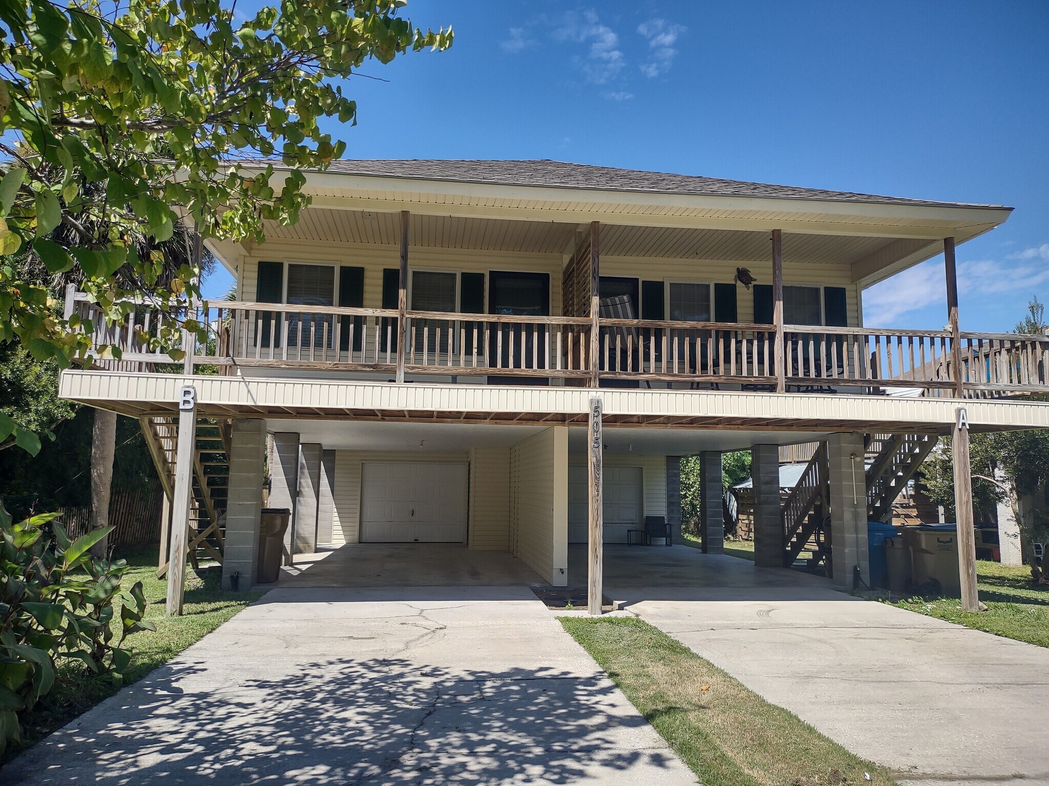 Parking and garage - 505 Miller Ave