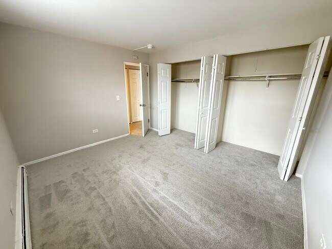 Building Photo - 3001 N Thatcher Ave
