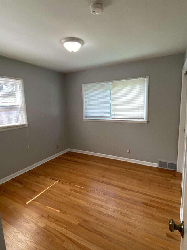 Building Photo - 1510 Woodland Dr