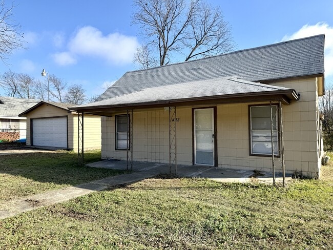 Building Photo - 422 D St SE