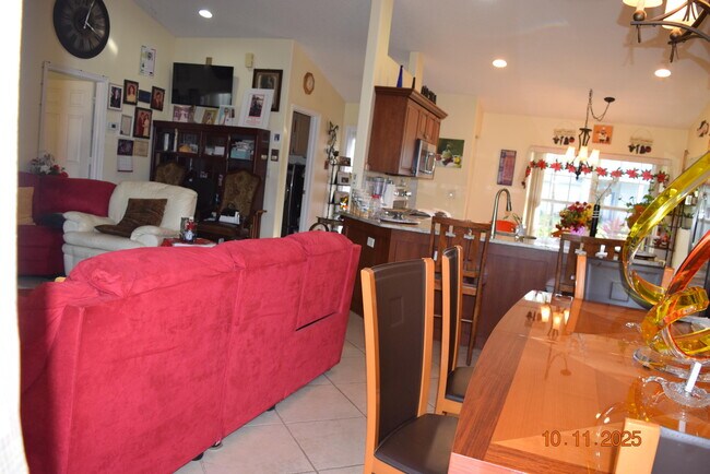 Building Photo - 1657 SW Duclair Ave