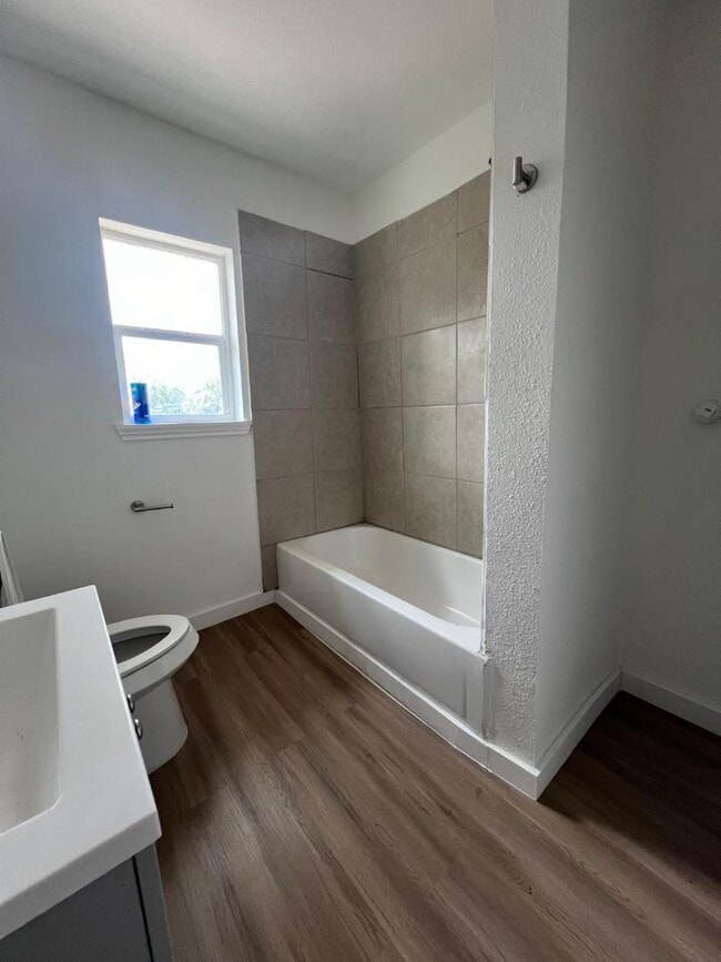 Building Photo - 224 W Pyron Ave