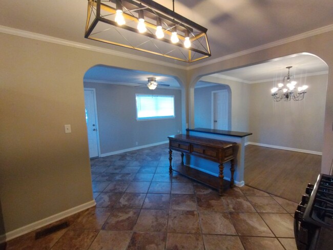 Building Photo - FOR LEASE | Tulsa | 2 Bed, 2 Bath Home - $...