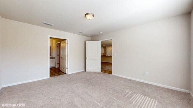 Building Photo - 400 Whispering Creek Ave